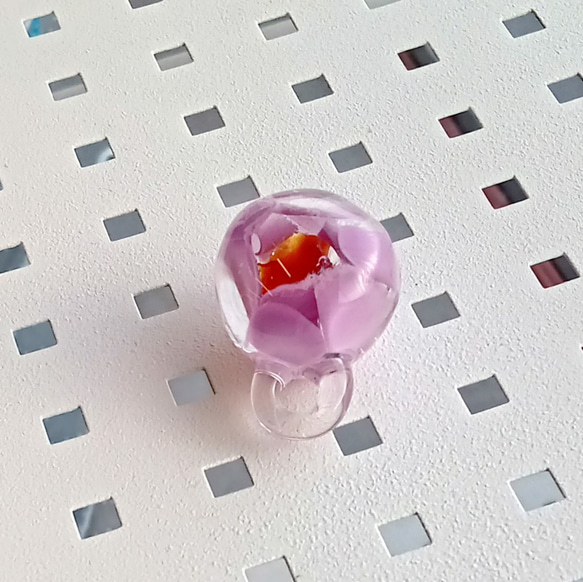 紫色のお花ペンダントトップ 1枚目の画像