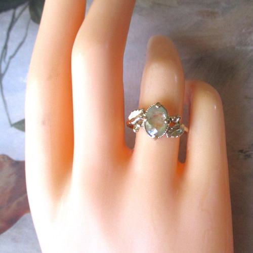 ナチュラルサファイアのボタニカルリング 指輪・リング MoonBric 通販  