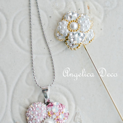 春アクセサリーにおススメ。ピンクのふっくら4枚花びらのスワロフスキーペンダント　優しい気持ちのネックレス　パール付 2枚目の画像