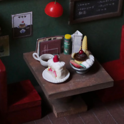 一家有著微型外觀的複古咖啡店 第10張的照片