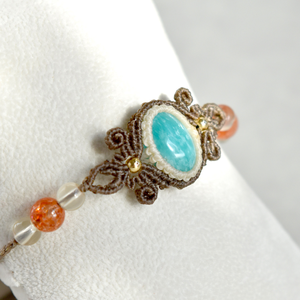 【終売セール】アマゾナイトのマクラメ編みお守りブレスレット【佳憐 −カレン−】シリーズ