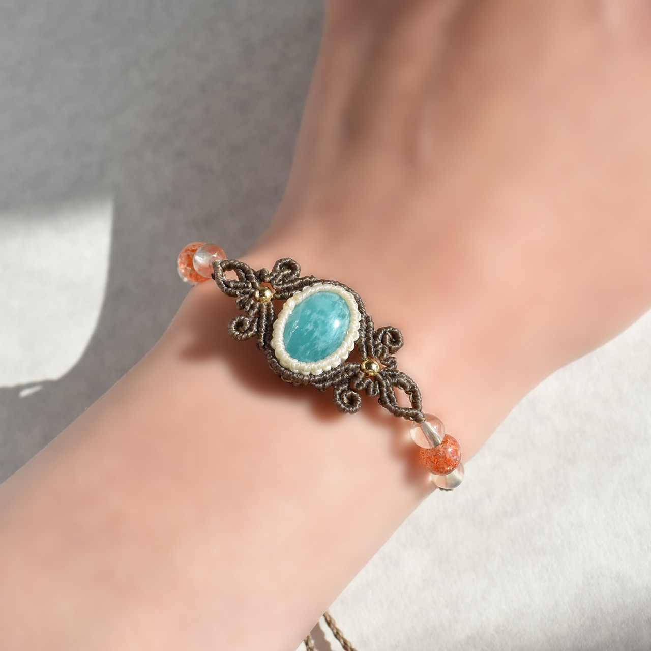 【終売セール】アマゾナイトのマクラメ編みお守りブレスレット【佳憐 −カレン−】シリーズ