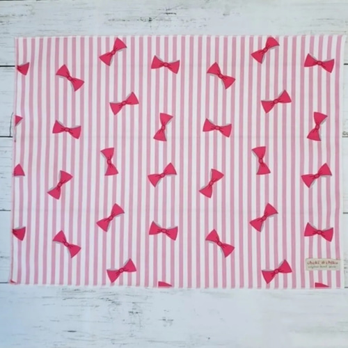30×40 リボンストライプ柄(ピンク)のランチョンマット、ナフキン