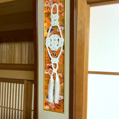 珍品 【印傳】 大神楽　額縁入り　壁掛け　壁飾り 飾り結び額 短冊 お袈裟結び 朱赤 白 タペストリー・壁掛け 訶梨勒