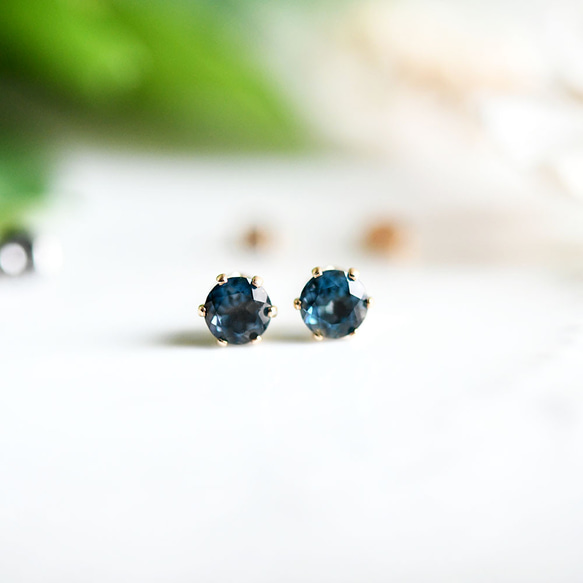 自分に必要なものやチャンスを引き寄せる石　VVSランク ロンドンブルートパーズ スタッドピアス5ｍｍ　11月誕生石 4枚目の画像