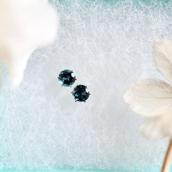 自分に必要なものやチャンスを引き寄せる石　VVSランク ロンドンブルートパーズ スタッドピアス5ｍｍ　11月誕生石 1枚目の画像