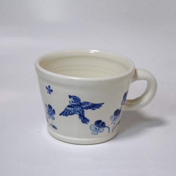 手作りマグカップ「ビオラとスズメ」 1枚目の画像