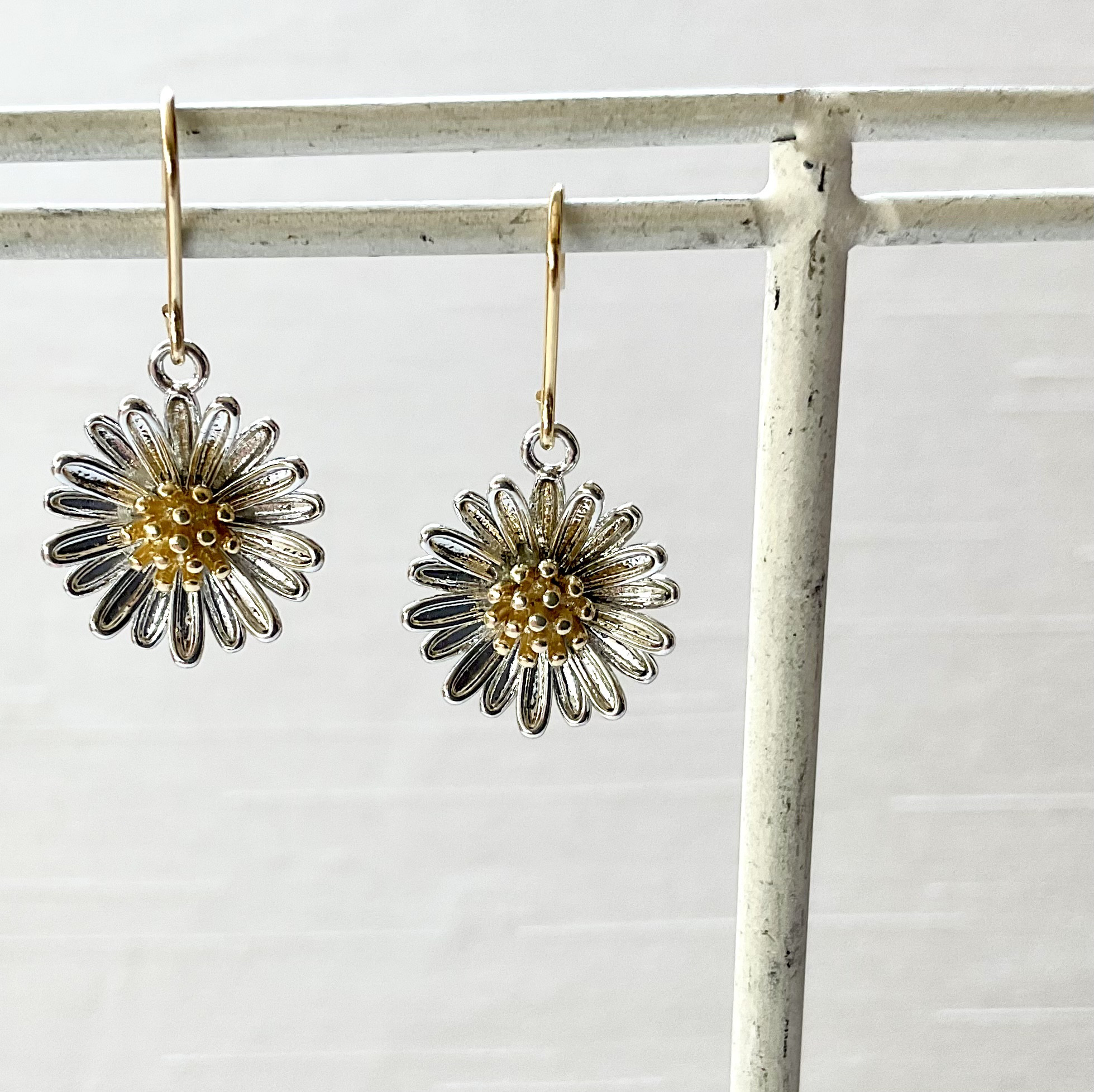 デイジー ピアス シルバー&ゴールド ピアス（フック・チェーン