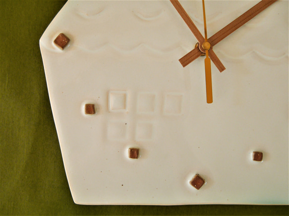【壁掛け時計 家 月白色】おしゃれ ナチュラル 陶器 時計 贈り物 ギフト おすすめ 白 木目調 静か 白い部屋 4枚目の画像