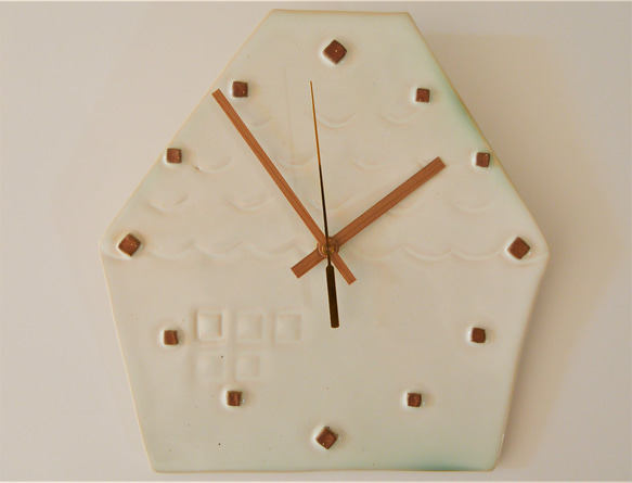 【壁掛け時計 家 月白色】おしゃれ ナチュラル 陶器 時計 贈り物 ギフト おすすめ 白 木目調 静か 白い部屋 6枚目の画像
