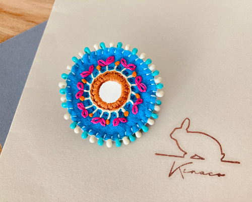 ミラーワーク刺繍のブローチ ブローチ Kinaco 通販 15315293｜Creema