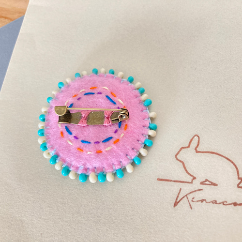 ミラーワーク刺繍のブローチ ブローチ Kinaco 通販 15315293｜Creema