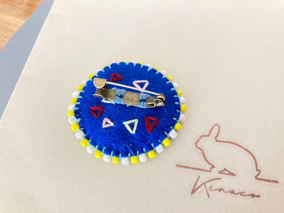 ミラーワーク刺繍のブローチ 2枚目の画像