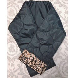 インド刺繍リボン　中綿キルトマフラー　ブラック 2枚目の画像