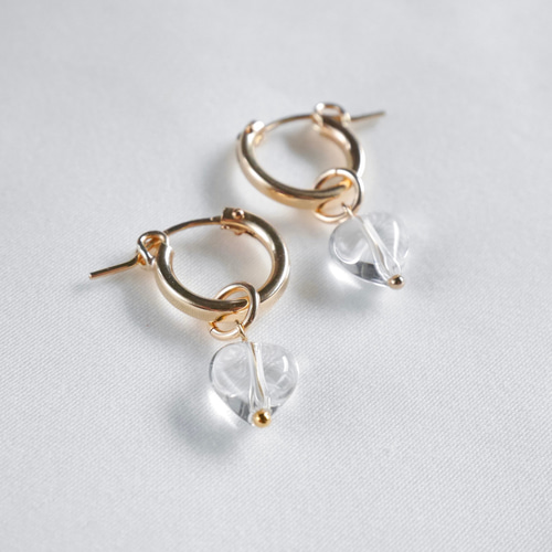 大人気 【MEJURI】クラスター パールフープ チャーム 14K 14kgf] ハートのクリスタル フープ チャーム ピアス/イヤリング