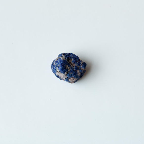 【一点物】 アズライト 鉱物原石ブローチ 天然石 ハンドメイド アクセサリー ( 2枚目の画像