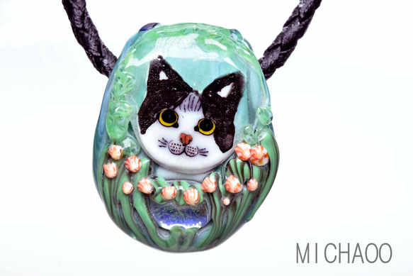 ネコのトンボ玉　ガラスのジュエリー　ペンダントトップ（10585-479）cat beads 作家物一点物 1枚目の画像