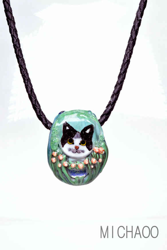 ネコのトンボ玉　ガラスのジュエリー　ペンダントトップ（10585-479）cat beads 作家物一点物 6枚目の画像