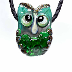 フクロウのトンボ玉 ガラスのジュエリー ペンダントトップ12045-451 フクロウのトンボ玉 ガラスのジュエリー ペンダントトップ12045-451