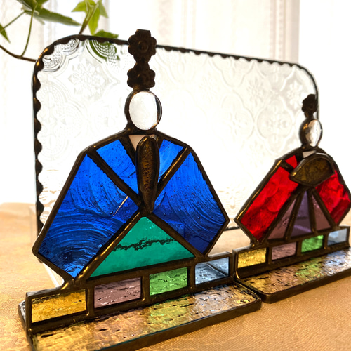 ブルー・レッドのガラスのお雛様♢ステンドグラス サンキャッチャー