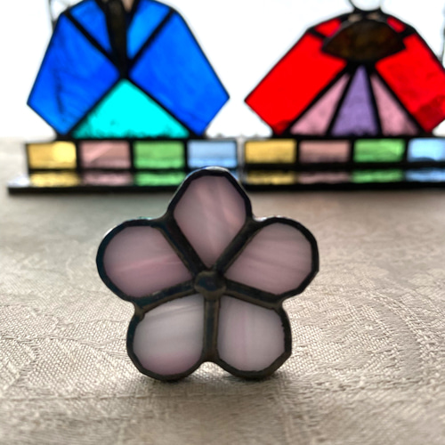 ブルー・レッドのガラスのお雛様♢ステンドグラス サンキャッチャー