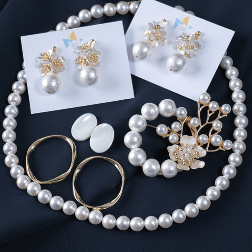 選べる！ピアスと貝パールネックレス、ブローチ3点セット 卒業式 入学