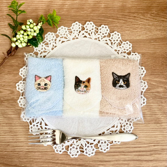 ♡猫さん刺繍とふんわりパステルカラーの泉州ハンカチ3色セット♡♡ 1枚目の画像