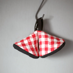 三角鍋つかみ　2個セット　リトアニアリネン　赤　チェック　北欧雑貨　キッチン雑貨 3枚目の画像