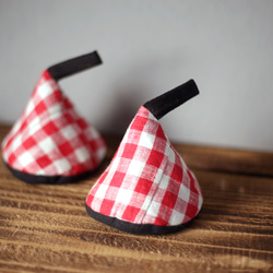 三角鍋つかみ　2個セット　リトアニアリネン　赤　チェック　北欧雑貨　キッチン雑貨 1枚目の画像
