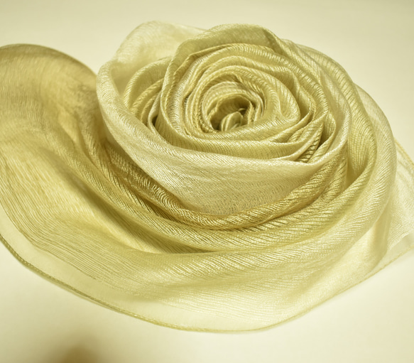 「色が変化する麴塵染」かろやかさと上品さを叶えるシルク１００％ストール（フリンジなし） 12枚目の画像