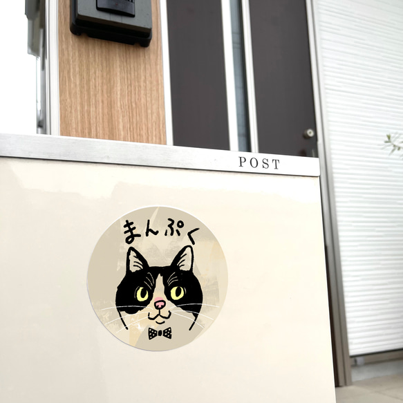 ２枚セット★マグネット仕様【黒白ハチワレ（名入れOK）】猫のステッカー（屋外使用OK） 2枚目の画像