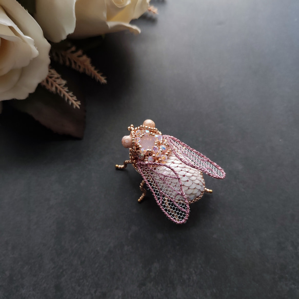 珠繡飾品-粉色可愛Fly胸針 第2張的照片