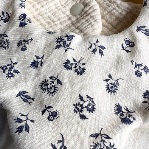 antique flower bib ／white -リバーシブルスタイ プチギフト 誕プレ