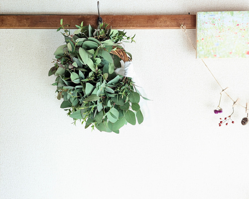 2種類のユーカリを使ったのシンプルでグリーンなドライフラワー