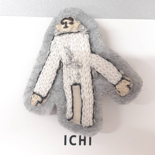 刺繍ブローチ ぼくは宇宙飛行士 ブローチ ICHI 通販 15318877｜Creema