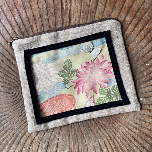 アンティーク着物の柄を額縁に入れたような古布ポーチ・アンティーク  