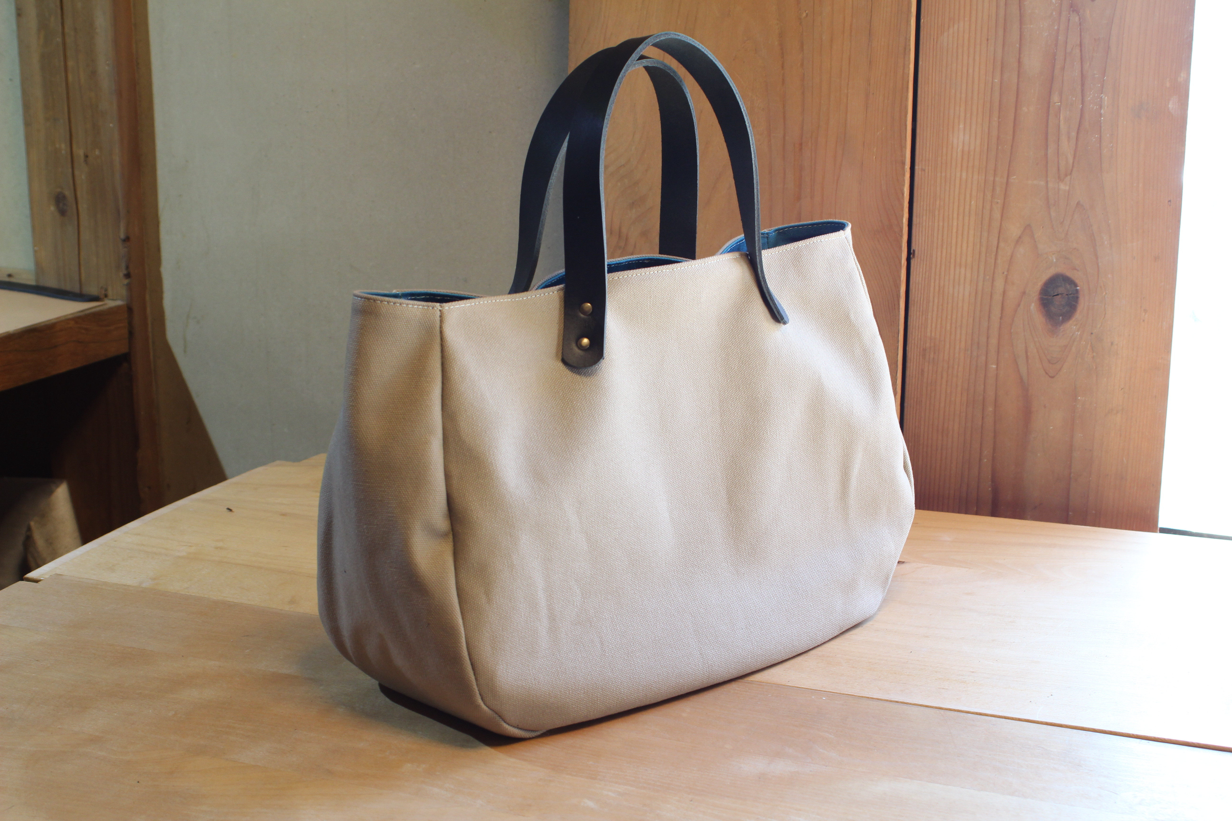 カラーオーダー可能 ころんバッグ 横長サイズ 8号帆布 表地ベージュ