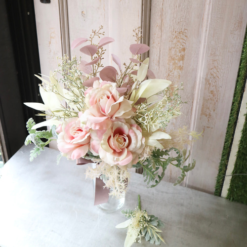 ベージュピンクバラのブーケ ブートニア付き 結婚式 パーティー フォト