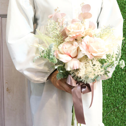 ベージュピンクバラのブーケ　ブートニア付き　結婚式　パーティー　フォトウェディング　 3枚目の画像