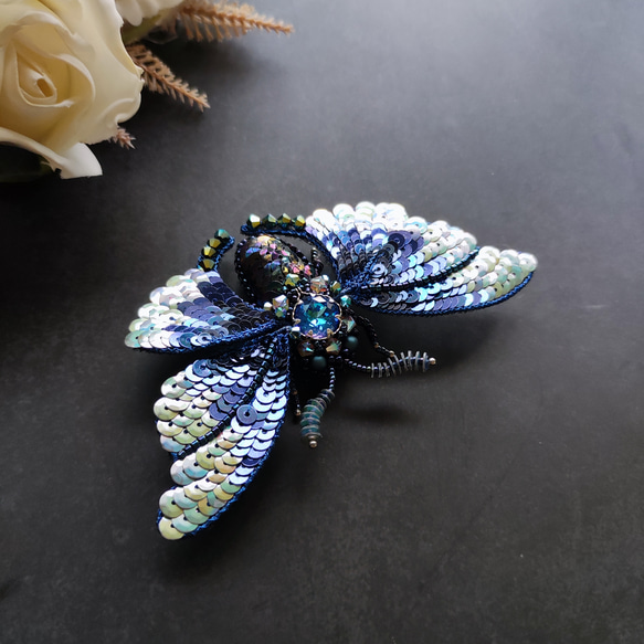 珠繡立體昆蟲胸針-寶藍飛蛾胸針 第3張的照片