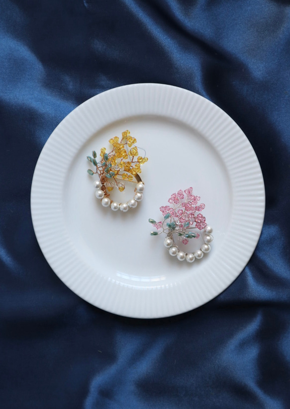 新作】コットンパールとビーズの春のブローチ ビーズで感じる桜と 
