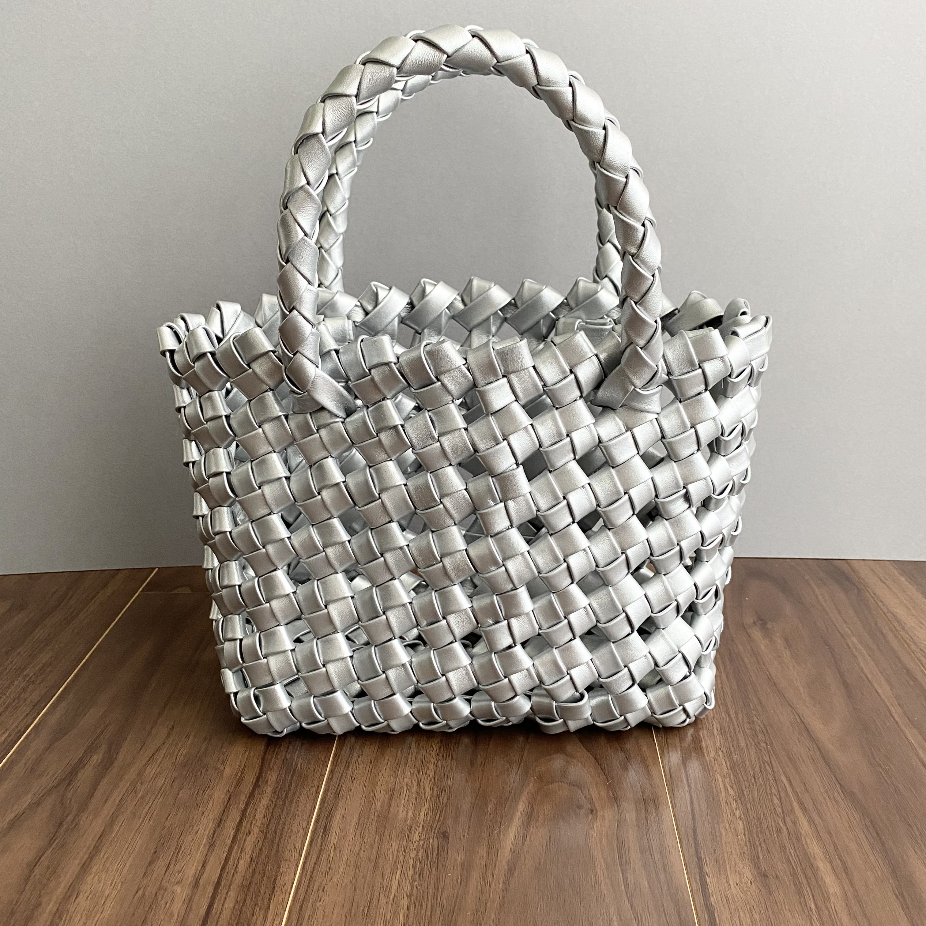 1点商品】 レザーバスケットバッグ(シルバー) かごバッグ