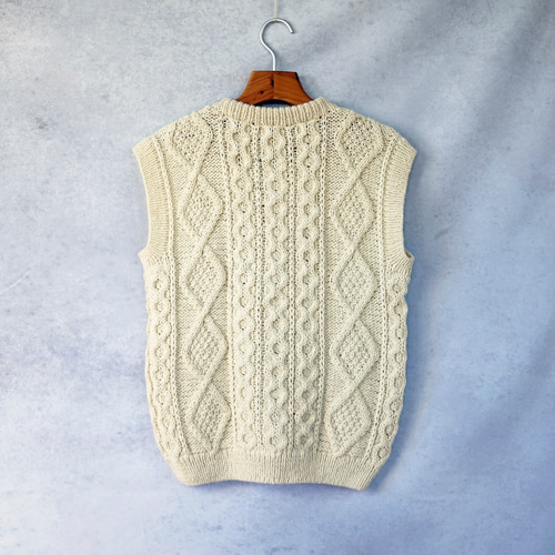 ラスト1点【即納可】アルパカウール・ケーブル編みベスト（S-390060