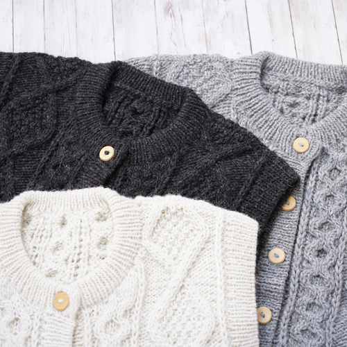 完売】アルパカウール・ケーブル編みベスト（S-390060-チャコール