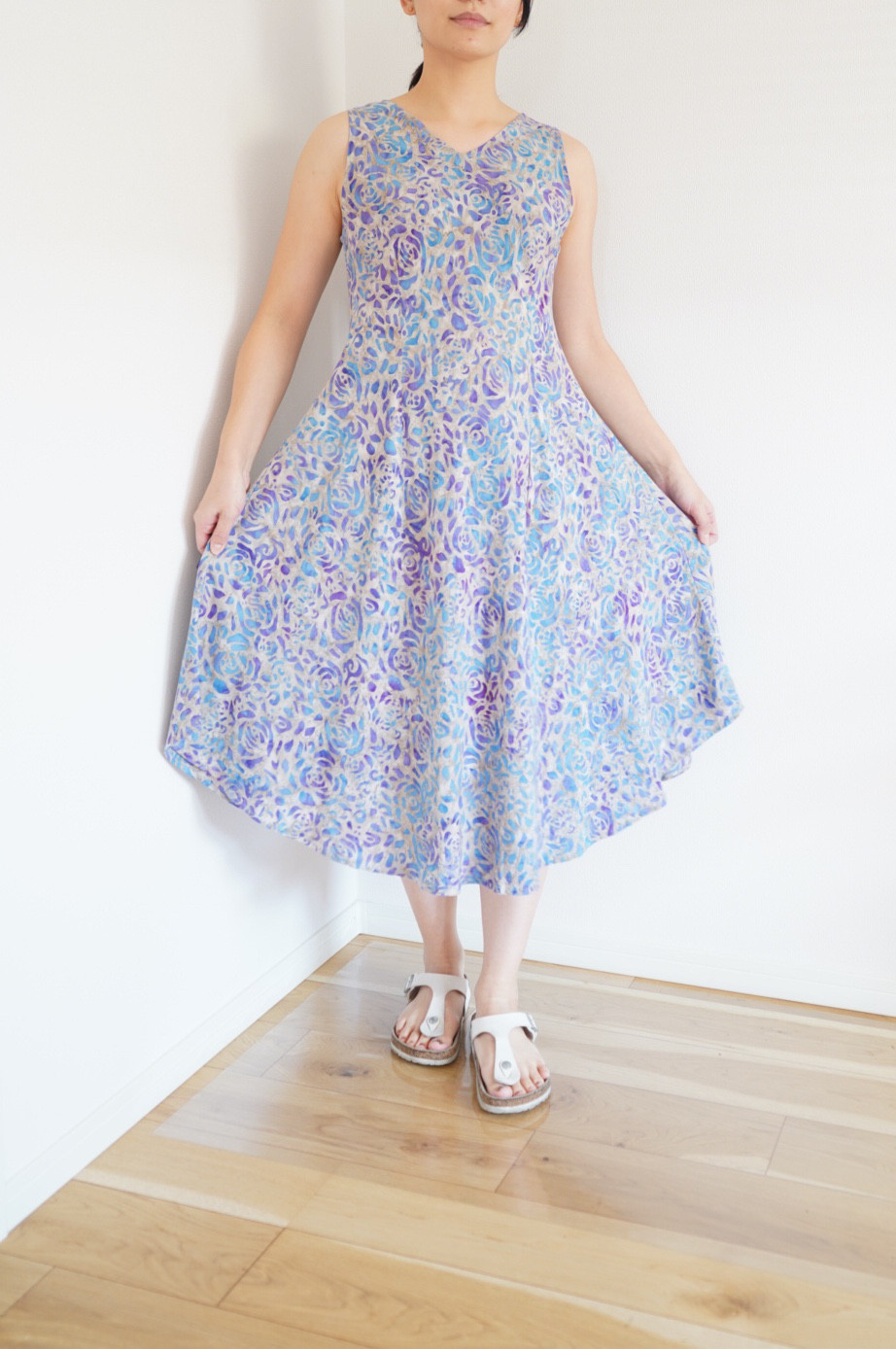 【期間限定セール（7月末まで）送料込】2wayろうけつ染めワンピース　タックあり　グレー✖️ローズ柄