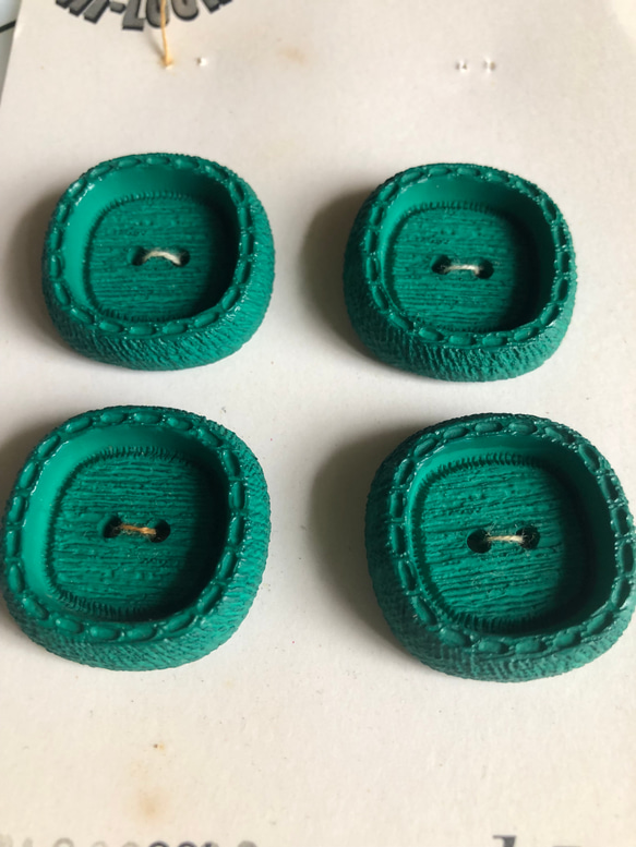 アンティーク ボタン 4個　ビンテージ 昭和 レトロ 個性的 ハンドメイド素材 日本製 ポップ アクセ 緑　グリーン 5枚目の画像