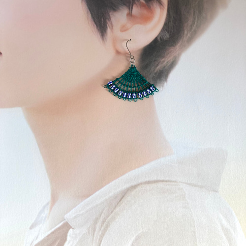 イタリアヴィンテージビーズと糸のピアス/イヤリング グリーン