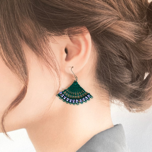 イタリアヴィンテージビーズと糸のピアス/イヤリング グリーン