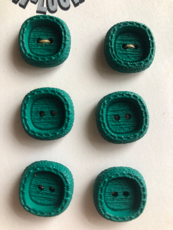 アンティーク ボタン 6個　ビンテージ 昭和 レトロ 個性的 ハンドメイド素材 日本製 ポップ アクセ 緑　グリーン 4枚目の画像