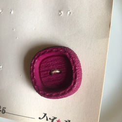 アンティーク ボタン 1個　ビンテージ 昭和 レトロ 個性的 ハンドメイド素材 日本製 ポップ アクセ 紫　ワインレッド 5枚目の画像